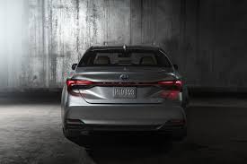 The former two models focus more on luxury and feature a wide, ribbed grille; 2019 Lexus Es Versus 2019 Toyota Avalon Which Is Better Top Speed