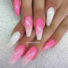 Soft, natural pink is the perfect complement to sparkly diamonds on the nail base. Kim H On Instagram Pink Diamond Naglar Nagelkar Nagelteknolog Naglars Encontrar Ideas In 2021 Nail Designs Glitter Pink Nails Diamond Nails