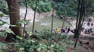 Air terjun ini bisa dikatakan sebagai air terjun paling tinggi di indonesia karena ketinggiannya air terjun tertinggi kedua adalah air terjun madakaripura. Mohd Faiz Bin Abdul Manan Hutan Lipur Kanching