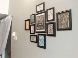 Memilih bingkai metalic sebagai hiasan dinding merupakan pilihan yang dapat kamu jika kamu seorang yang suka mengoleksi beberapa kartu pos, kamu dapat membuat sebuah hiasan dinding dari beberapa koleksi pribadi milik kamu. Suami Isteri Ni Hias Rumah Jadi Super Wow Bila Buat Sendiri Bajet Pun Murah Je Keluarga