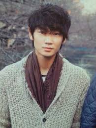 綾野剛の髪型 2020最新 パーマ ロン毛などセット オーダー方法を出演作別に解説 slope スロープ 俳優 男性 ポートレイト 俳優