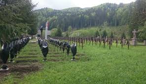 Sunteti observati ca am spus bozgor si romani singular si plural si asta ptr ca oriunde bozgorii sunt. Crucile Eroilor Romani Din Cimitirul Valea Uzului Acoperite Cu Saci De Gunoi Un Grup De IniÈiativÄ Maghiar SusÈine CÄ Le A Acoperit Pentru CÄ Ar Fi Fost Amplasate Ilegal
