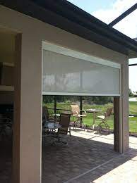Bem Bacana E Discreto Mas Corre O Serio Risco De Gerar Muita Manutencao Em Virtude Do Sistema De Rollon Embutido A Estet Patio Shade Patio Room Outdoor Rooms