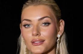 Đương kim Hoa hậu Hoàn vũ bị tố làm màu dự án nhân ái