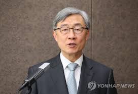 본관은 해주 최씨 서운부정공파 36대손이며, 경상남도 진해에서 4남 중 차남으로 태어났다. ìµœìž¬í˜• ê°ì‚¬ì›ìž¥ ì˜¬í•´ ê²€ì°° êµ­ì •ì› ìµœì´ˆë¡œ ê°ì‚¬ ì—°í•©ë‰´ìŠ¤