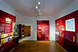 Occupying both the house where the brothers grimm lived for much of their childhoods as well as the house's old barn, the brüder grimm haus and museum steinau are fun and engaging museums. Projekte Culture Bruder Grimm Haus Museum Erco