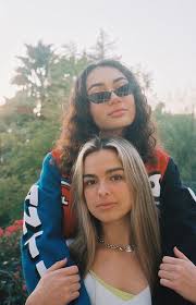 Pin By Sahari On Hype House In 2020 Friend Photoshoot American Girl The Most Beautiful Girl