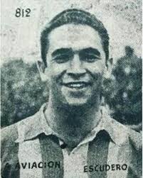 El 25.9.1920 nació Juan Escudero, centrocampista del Atlético de Madrid  entre 1939-43 (34 partidos). Luego jugó en el Hércules y después se sacó la  carrera de medicina. Falleció en 2012, siendo el