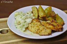 Hahnchenschnitzel Mit Countrykartoffeln Blumenkohl Hahnchen Schnitzel Hahnchenschnitzel Rezepte