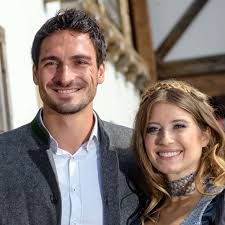 Jun 16, 2021 · mats hummels hat das wohl anders vorgestellt. Cathy Hummels Dieses Susse Geschenk Gab Es Von Mats Zum Hochzeitstag Promi Tv