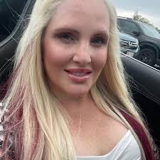 Some people are raw-dogging long-haul flights 😫