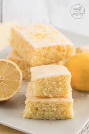 Hier backe ich einen sehr leckeren zitronenblechkuchen, welcher schnell gemacht ist. Zitronenkuchen Saftiger Kuchen Vom Blech Backen Macht Glucklich
