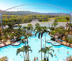 Un simulateur de vague, l'un des plus grands en. Parcplaza Net Cette Annee Ouvrira En Pologne Un Des Plus Grands Parcs Aquatiques Couverts D Europe