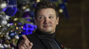 El actor Jeremy Renner es sometido a cirugía tras accidente con máquina  quitanieve