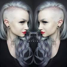 Guy Tang With The Help Of Vividartistichairdesign Made Me Into A Silver Fox Chic Grandma Lil Bit Of Anderson Coop Hubsche Frisuren Haarschonheit Haar Styling