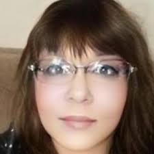 Annika and her sister.