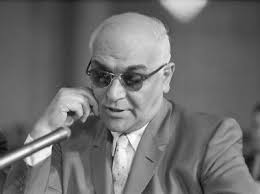 Multiple photos of powerful Chicago Outfit boss and their seat