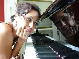 Pianiste zangeres Debora boeken, Pianiste zangeres Debora inhuren