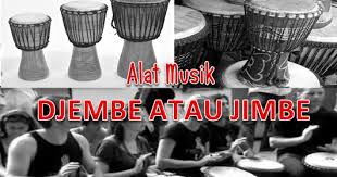 Alat musik ini dimainkan dengan cara ditabuh, tidak ada cara khusus untuk menabuhnya sehingga semua orang bisa memainkan asalkan tahu instrumennya. Fungsi Alat Musik Djembe Atau Jimbe Fungsi Alat