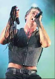 The lyrics du meinst ja und ich denk nein strophe 1 bestrafe mich, bestrafe mich stroh wird gold und gold wird stein deine größe macht mich klein du darfst mein bestrafer sein, ja. Bestrafe Mich I D Kill To Have Him Flog Me Rammstein Ich Bin Immer Fur Dich Da Bilder