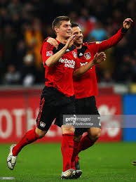 Als einziger deutscher spieler gewann er viermal die uefa champions league; Toni Kroos Und Gonzalo Castro Bejubeln Bayers Erstes Tor Waehrend Des Toni Kroos Castro Tony