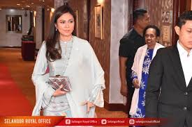 Tengku permaisuri ketika itu sudah hendak menaiki kenderaan rasmi bersama dymm sultan selangor. 25 Julai 2019 Dymm Tengku Selangor Royal Office Facebook