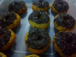Kue donat pada umumnya terbuat dari bahan dasar tepung dan juga kentang. Donat Kentang Meses Toko Kue Basah Surabaya Hp Wa 081 2355 46550