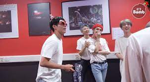 Bts meet park bo gum concert in hong kong · so cute … · [in the soop bts ver. Watch Park Bo Gum Surprises Bts Backstage At Their Concert Soompi