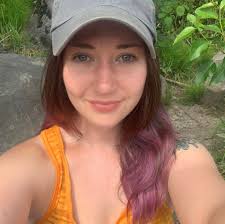 What are some available housing options in SE Portland for a nurse with a  cat?