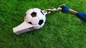 Fußball m (genitive fußballs or fußballes, plural fußbälle). Eine Mannschaft Sind 11 Frauen Uber Das Maskulinum Bei Der Fussball Wm