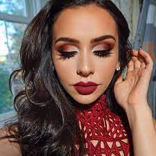 Depending upon the liquid foundation and concealer that you are using, first take an old red or orange lipstick and cover your upper lip with the colour in question; Pin By Lashoholic On á—°á—©ke á'Œá'­ Cranberry Makeup Christmas Makeup Look Dramatic Makeup