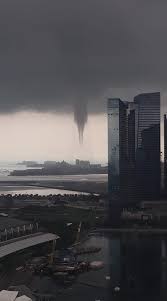 Mega waterspout rises high over singapore dwarfing buildings across the city and leaving boats swaying in the ocean. Huge Waterspout Off The Coast Of S Pore Spotted From Tanjong Pagar Mothership Sg News From Singapore Asia And Around The World