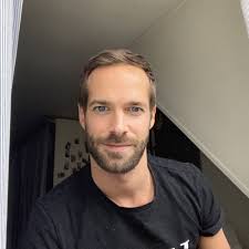 Jeremy Hills's Instagram, Twitter & Facebook