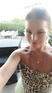 Amanda Fransson Arg Paradise Hotel När Emil Går Ut Från Rummet