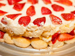 Recette De Tiramisu Aux Fraises Familial Et Express Recette Tiramisu Fraise Recette Sucre Facile Recette Dessert Facile