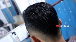 Model potongan rambut berikut adalah potongan rambut simpel yang mungkin untuk itu sebaiknya anda tata dengan rapi agar aktifitas lancar dan rambut juga enek dipandang. Cara Memotong Rambut Pria Keren Side Part Haircut Trend Gaya Rambut Remaja 2020 2021 Bebas Gunting Youtube