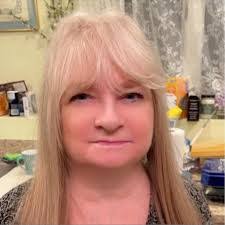 Laurie Quick's Instagram, Twitter & Facebook