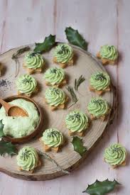 Etoiles Au Parmesan Chantilly D Avocat Amuse Bouche Vegetarien Aperitif Vegetarien Noel Recette Aperitif