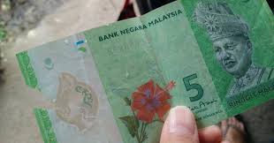 The following image below is a display of images that come from various sources. Rileks Jangan Dibuang Wang Kertas Koyak Boleh Ditukar Duit Baru Tapi Ada Syaratnya Remaja