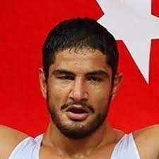 Abd'li sporcuya yenilen taha akgül, rakibinin finale yükselmesiyle repesaj hakkı aldı. Taha Akgul Net Worth