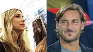 Tutti i tagli di capelli dei giocatori di. Totti Noemi Bocchi E La Nuova Fidanzata Era Con Lui In Tribuna A Roma Genoa Forzaroma Info Ultime Notizie As Roma Calcio Interviste Foto E Video Forzaroma Info