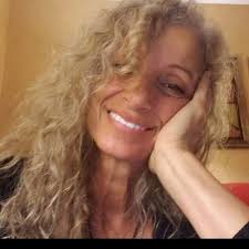 Lori Peach's Instagram, Twitter & Facebook