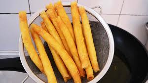 Pelanggan yang datan ternyata tidak terbatas pada turis lokal yang datang ke medan, namun juga turis dari manca negara seperti malaysia, singapura, jepang dan china. Cheese Roll Stick Kriuk Harga Seribu Ide Bisnis Jajanan Anak Sd Smp Youtube