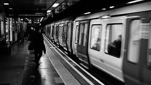 Siyah Ve Beyaz Yaninda Olmak Tasima Metro Varis Yolcu Londra Pikist