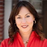 Stephanie Ingle's Instagram, Twitter & Facebook