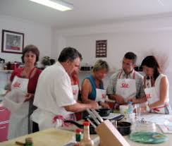 Vous avez un don de dessinateur, vous avez le de nombreuses entreprises ont besoin de contenus de qualité pour vendre leurs services ou leurs. Silit Donne Des Cours De Cuisine Pour Vendre Ses Marmites