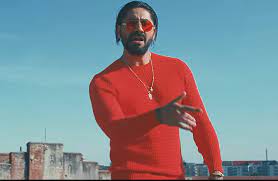 (c) & (p) 2018 global recordsmanagement & booking:marius china. Connect R And Misha Together In The Last Video Of The Artist Vinovat