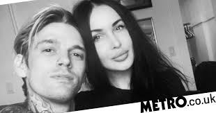 Aaron carter debuts new face tattoo of girlfriend's name, 2 months after becoming instagram official. Aaron Carter Confirms He S Not Having A Baby Metro News