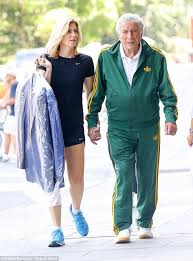 Tony Bennett Enjoys Day With Leggy Wife Susan In New York Daily Mail Online