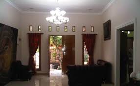 Bagi andaa yang memiliki ruang tamu dengan ukuran luas, tentu tidak akan kesulitan dalam menata ruang tamu sederhana di rumah. 29 Gambar Ruang Tamu Dengan Pintu Tengah Inspirasi Top